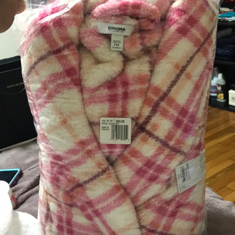 Multi Colored Supersoft Sonoma housecoat. Size: Medium Petite